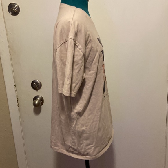 SHEIN WOMEN’s T-Shirt tan w/butterflies Med short sleeve - Picture 2 of 6